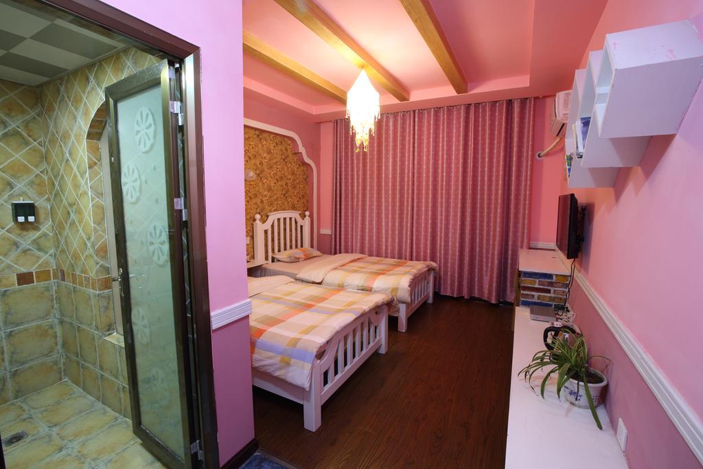 Zhangjiajie April Hostel Room photo