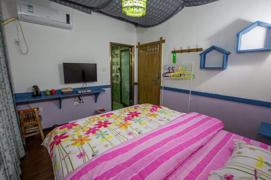 Zhangjiajie April Hostel Room photo