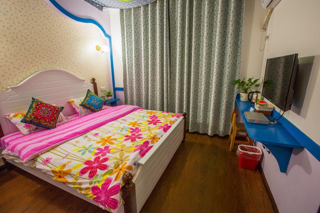 Zhangjiajie April Hostel Room photo
